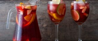 Сангрия в бокалах