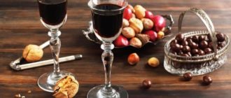 ликер в рюмках