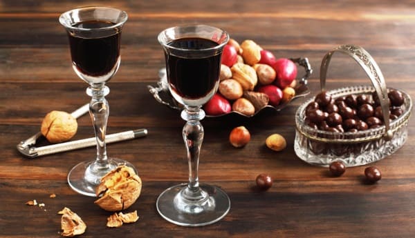 ликер в рюмках