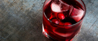 Коктейль с ромом в стакане