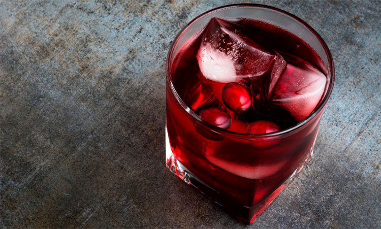 Коктейль с ромом в стакане